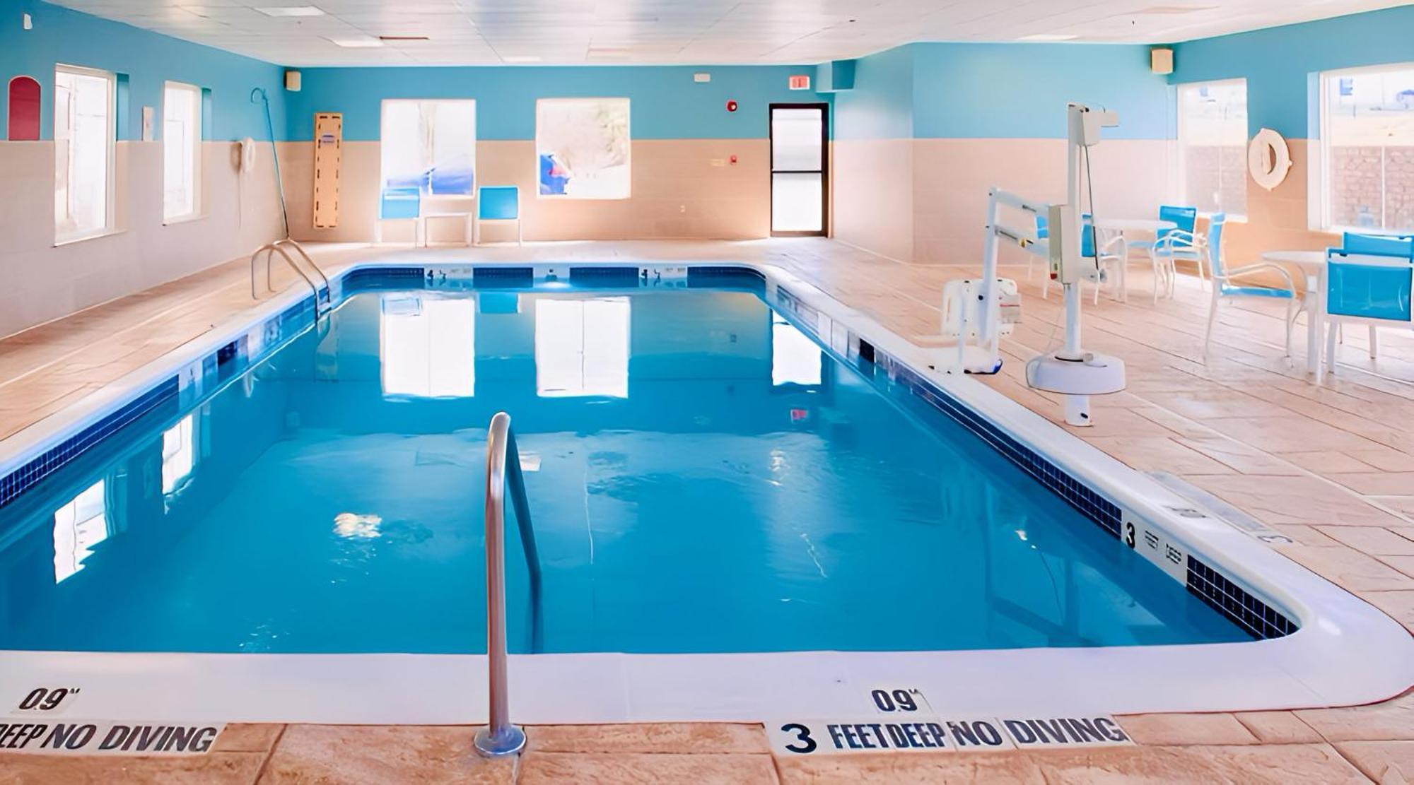 Holiday Inn Express Hotel & Suites Chester By Ihg Екстериор снимка