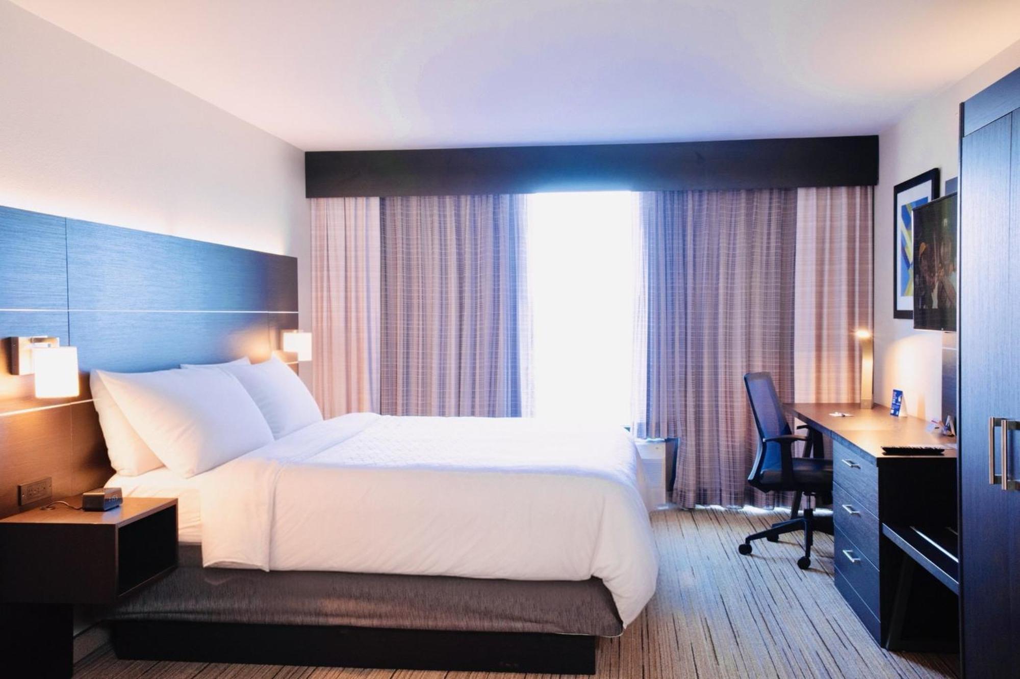 Holiday Inn Express Hotel & Suites Chester By Ihg Екстериор снимка